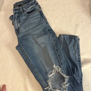 American Eagle Outfitters distressed Mom jeans women’s 000 short